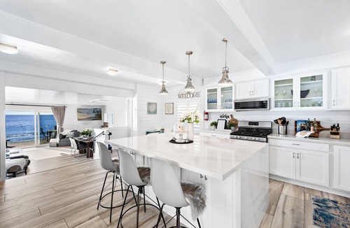 South Oceanside House | "Aloha Beachfront Oceanside" 3BR, beach and fire pit, AC in every room, ocean views. Dog-welcoming. Sleeps 8.
