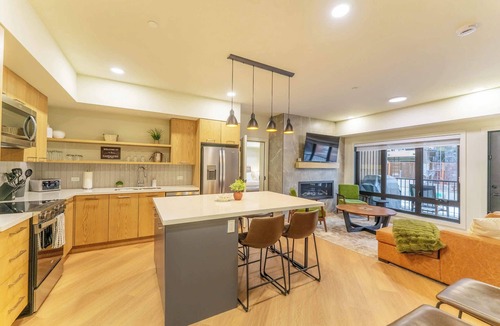 Canmore Apartment | Alpine Ascent - 3bd lock-off, 3 patios, mtn view