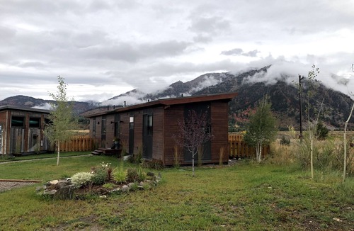 Alpine House | ALPINE CANYON GETAWAY! VIEWS, COMFORT & HOT TUB!