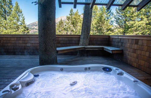 Alpine House | Alpine Paradise! Pool table Ping Pong Hot Tub Foos Ball Sauna TV's