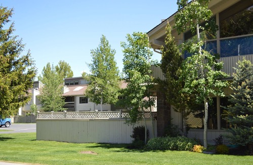 Ketchum Condo | Alpine Villa Condo 21-Perfect for a Family of Four, Walk to Town & MTN Trails