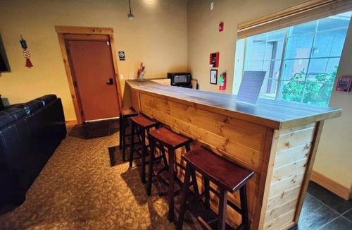 Kellogg Apartment | Alpine Village Suite w/Garage and Saunann
