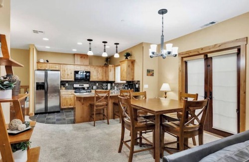 Kellogg Apartment | Alpine Village Suite w/Garage and Saunann