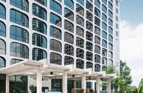 Congress Avenue Historic District Hotel | Always a Great Idea To Unwind! 4 Relaxing Units w/Lake View, Pets Allowed, Pool