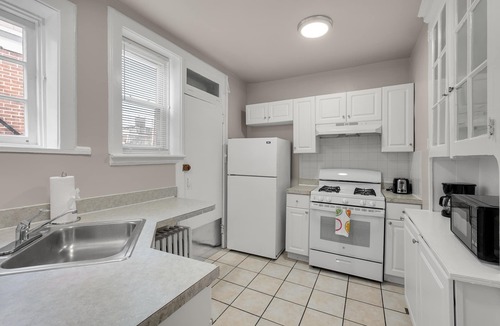 Spruce Hill Apartment | Amazing 2BR by Upenn/Drexel