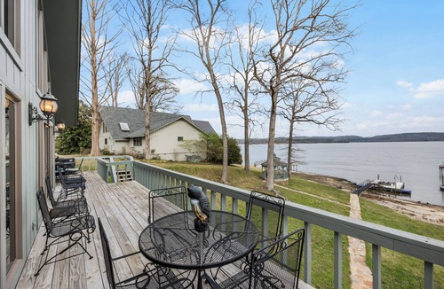 Counce House | Amazing 4 bdrm Riverfront home with boat dock in the heart of Pickwick!