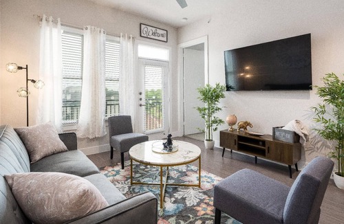 King William Apartment | Amazing Downtown 2 BR*️RiverWalk*Alamo*WIFI|Pool|Gym