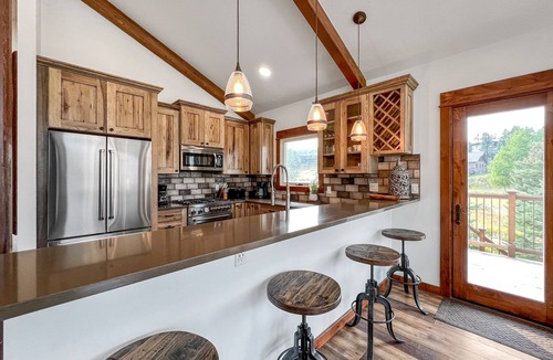 Big Sky House | Amazing Historic Montana House. Hot Tub, Large Deck, On Golf Course A+ Location