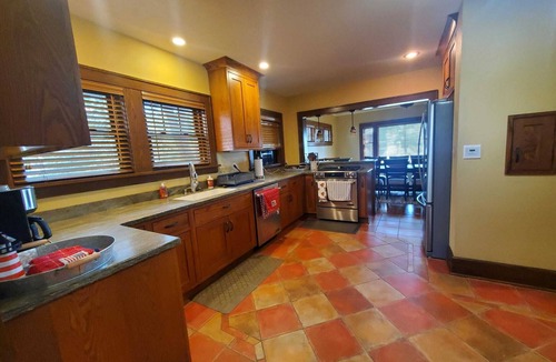 Storm Lake House | Amazing home near lake, parks, shopping and BVU! Perfect for summer vacation!