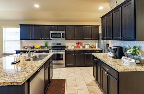 Spring House | Amazing & Modern 3BR, 2BA Home near IAH, DT