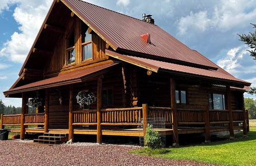 Seeley Lake House | Amazing mountain views, daily wildlife show and a cozy log house for serenity.
