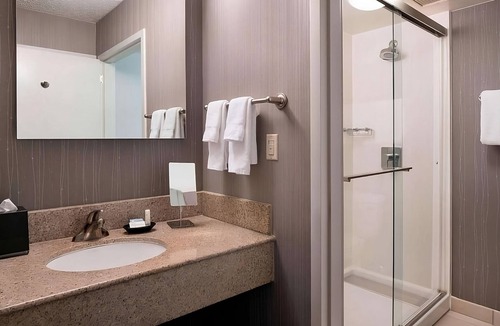 Torrance Hotel | Amazing Price! Close to Airport! Pet Friendly!