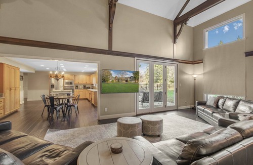 Pike House | Amazing Spacious Luxurious Home - Sleeps Up To 16!