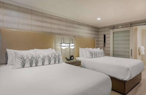 Southeast Torrance Hotel | Amazing Stay! 3 Great Units, 6 Queen Size Beds, Parking, Minutes To The Beach