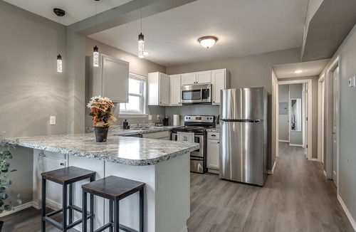 Bartlesville Apartment | Amazingly renovated downtown 1BD 1 BR apt with Washer and dryer!