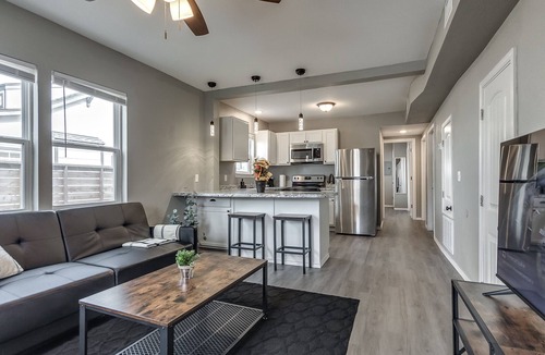 Bartlesville Apartment | Amazingly renovated downtown 1BD 1 BR apt with Washer and dryer!