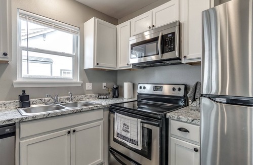 Bartlesville Apartment | Amazingly renovated downtown 1BD 1 BR apt with Washer and dryer!