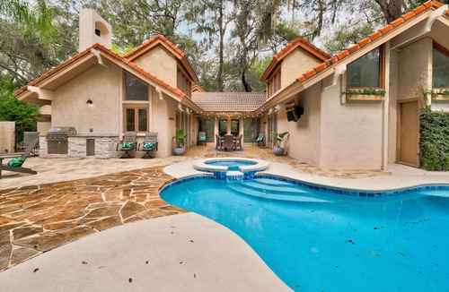 Heron Oaks House | Amelia Island newly renovated with PRIVATE POOL, SPA, GOLF CART, BIKES,and more!