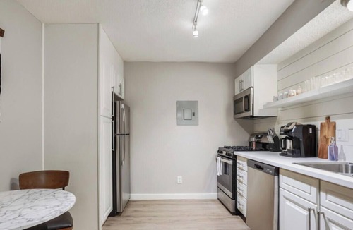 Brentwood Apartment | Amenity Heavy Serene Apt in Convenient Location