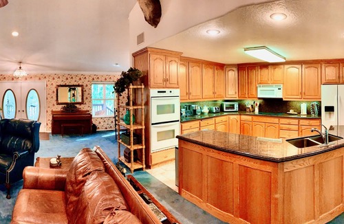 Island Park Cabin | American Bison Lodge+10Miles2YNP+Hottub+Wifi+AC