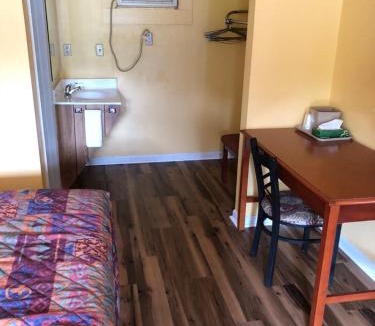 Arlington Hotel | Americas Best Value Inn - Jonesville