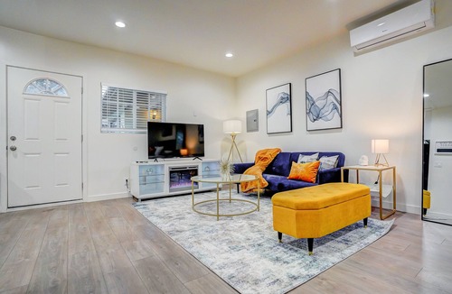 West Hills Apartment | Ample Luxury Guest House | Easy Parking | Near Hospitals