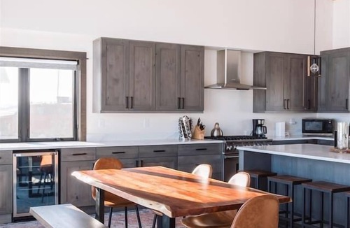 McAllister House | Angler's Landing - Lakehouse Retreat with Stunning Panoramic Views