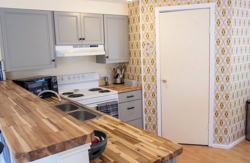 Cascade House | Angler's Paradise! Newly remodeled pet-friendly, riverfront home.