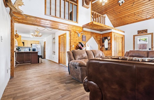 Fort Smith Bed & Breakfast | Anglers Rest, Cozy 2 bed,2 bath. All you need for a good time on & off the water
