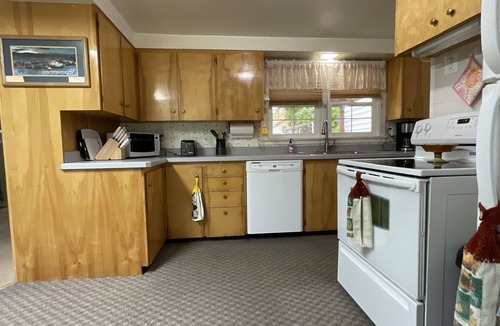 Santa Rita House | Anna’s Place Near Glacier