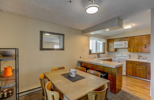 McCall House | Annie's Place-Lakefront-Shared dock w/Almost Heaven-Rent both for a 6-room getaway for large groups!