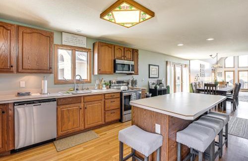 Apple Valley House | Apple Valley Home, Shared Golf Course On-Site