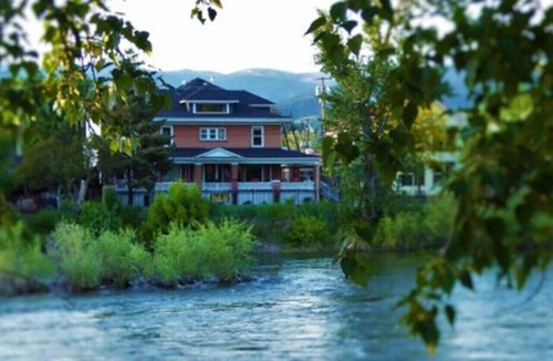 University District Apartment | Apt. #6 · Goldsmith's River Front Inn - Rock Creek Apartment