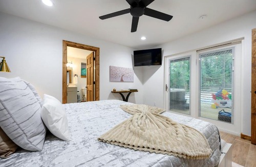 Broken Bow Villa | Aqua Pines Luxury Retreat - Pool, Sauna, Hot Tub, Fishing Pond and Theater
