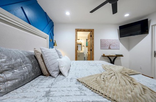 Broken Bow Villa | Aqua Pines Luxury Retreat - Pool, Sauna, Hot Tub, Fishing Pond and Theater