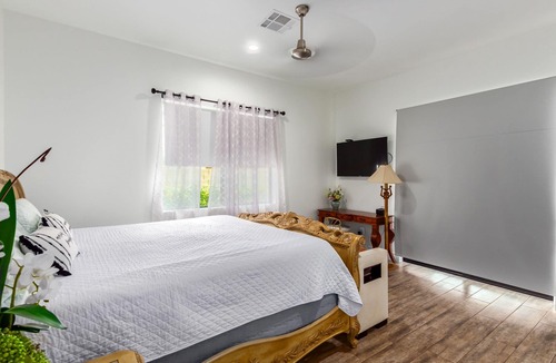 Arcadia Lite House | ARCADIA/BILTMORE - PRIVATE POOL- GREAT LOCATION- OPEN FLOOR PLAN -