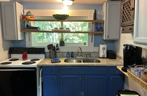 Manning House | Archie's Lake Daze Cottage - No Pets