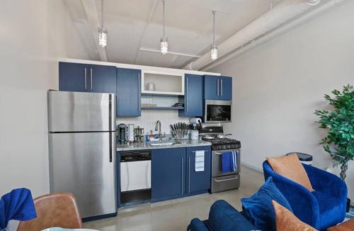Downtown Columbus Condo | Arena District Suite w/FREE Parking & Rooftop Deck