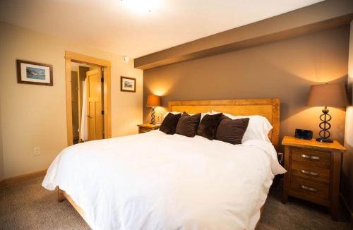 Silver Star Mountain Apartment | Arnica Chalet 2bd 2bath Ski In Out Silver Star