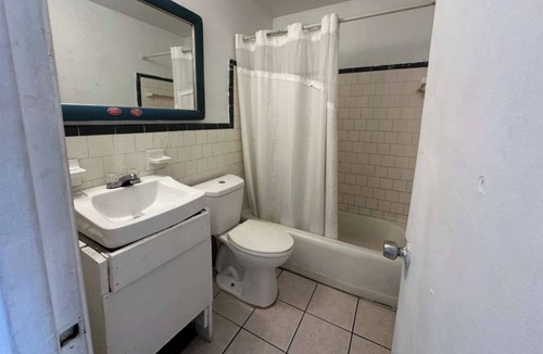 Edgewood Hotel | Arrow Motel By Oyo Near Downtown