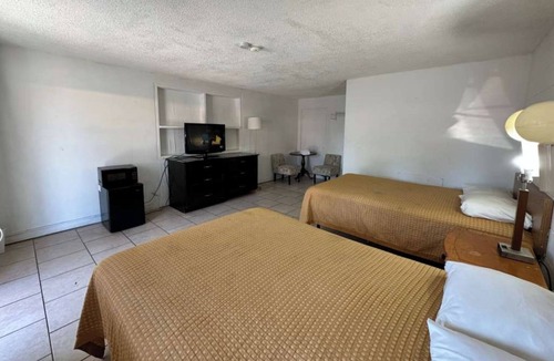 Edgewood Hotel | Arrow Motel By Oyo Near Downtown