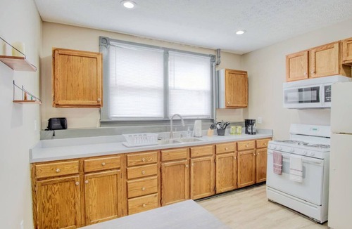 Windsor Park Apartment | Artistic 1BR - APT - Near Downtown Mass Ave