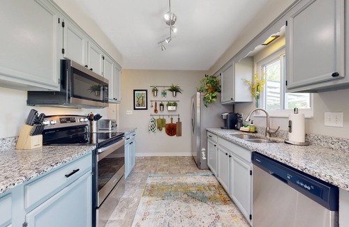 Franklin - Randolph House | Artsy retreat with a large yard, playground, covered patio