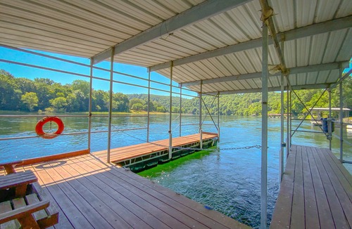 Cotter House | As close to the water as you can get! Updated and relaxing!