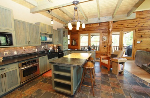 Emigrant Cabin | Ashling Ranch - Gorgeous, luxury log home with access to Yellowstone River!