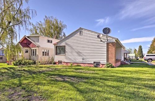 Ashton House | Ashton Escape with Yard 56 Mi to West Yellowstone!
