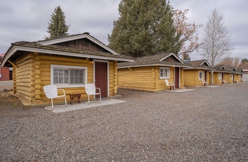 Ashton Apartment | Ashton Historic Log Cabins 7