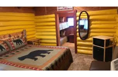 Ashton House | Ashton Historic Log Cabins 8
