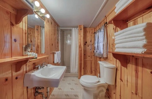 Ashton House | Ashton Historic Log Cabins 7