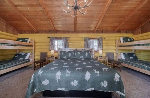 Ashton House | Ashton Historic Log Cabins 7